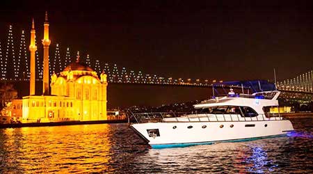 Istanbul Bosphorus Dinner Cruise on a Private Yacht